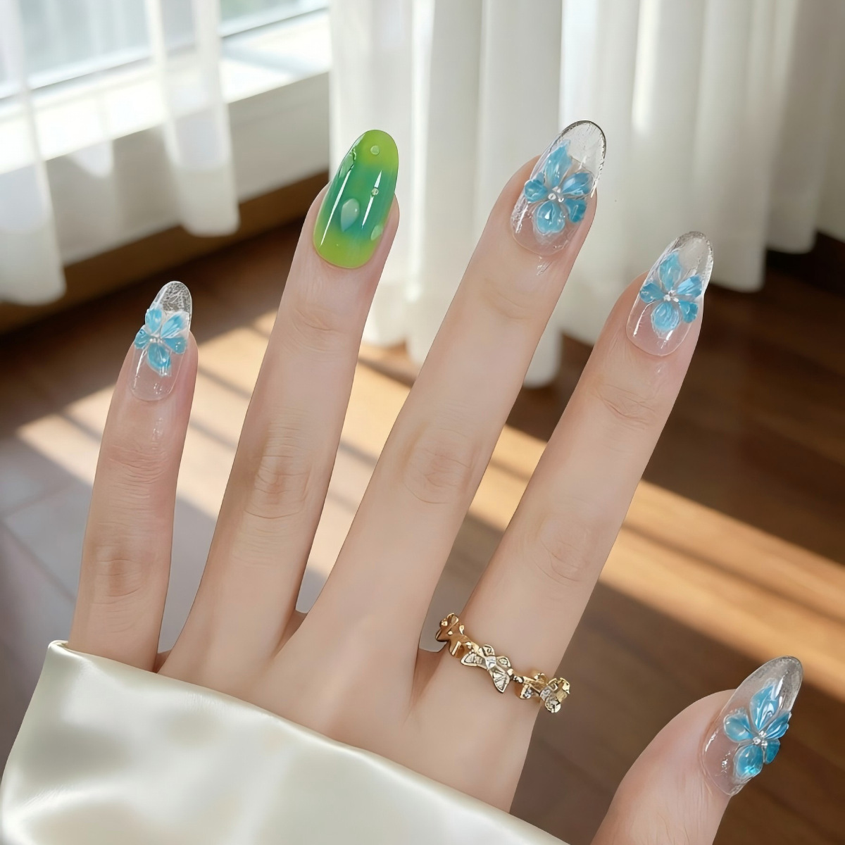 Ijs-transparant aanvoelende gr - Nail Art Ice Blue recensie en prijs