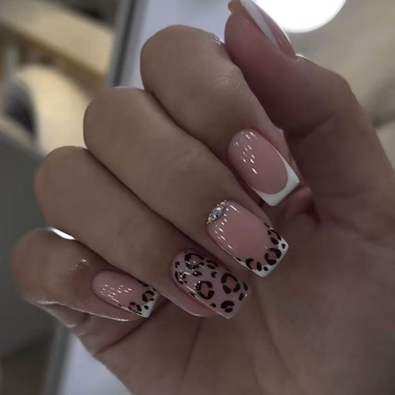24 stuks afgewerkte nepnagels  - Nail Art French Nails recensie en prijs